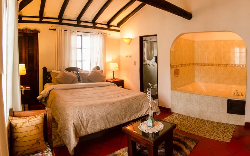 Habitación Suite con Jacuzzi y Chimenea